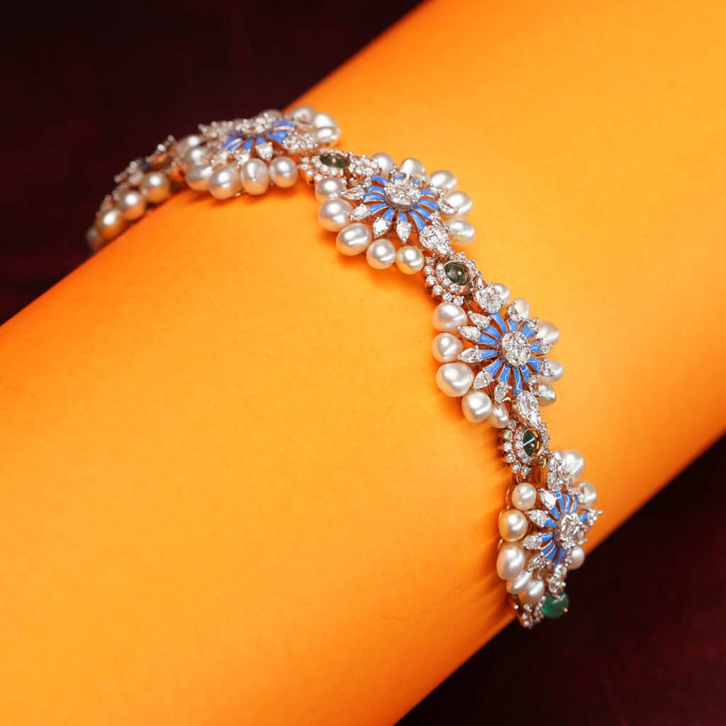 unique bangle design at Neelkanth Gold sand Diamonds